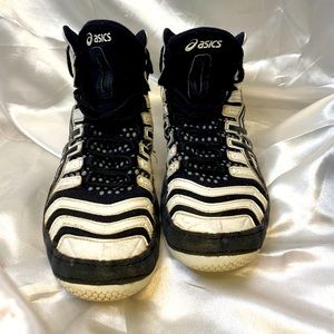 Like New Men's Asics Dan Gable Ultimate Wrestling Shoes Size 7 1/2. White J500Y